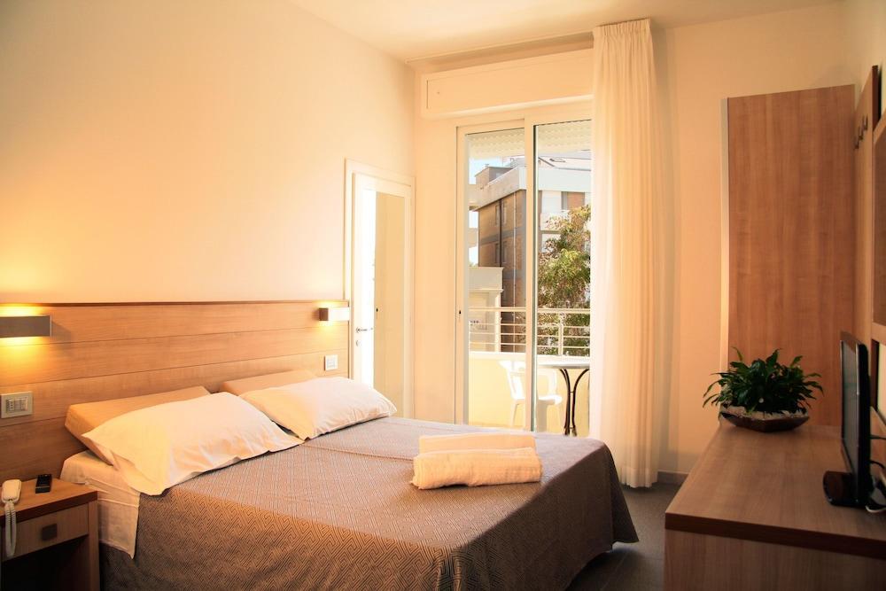 Hotel Bellevue Каттоліка Екстер'єр фото