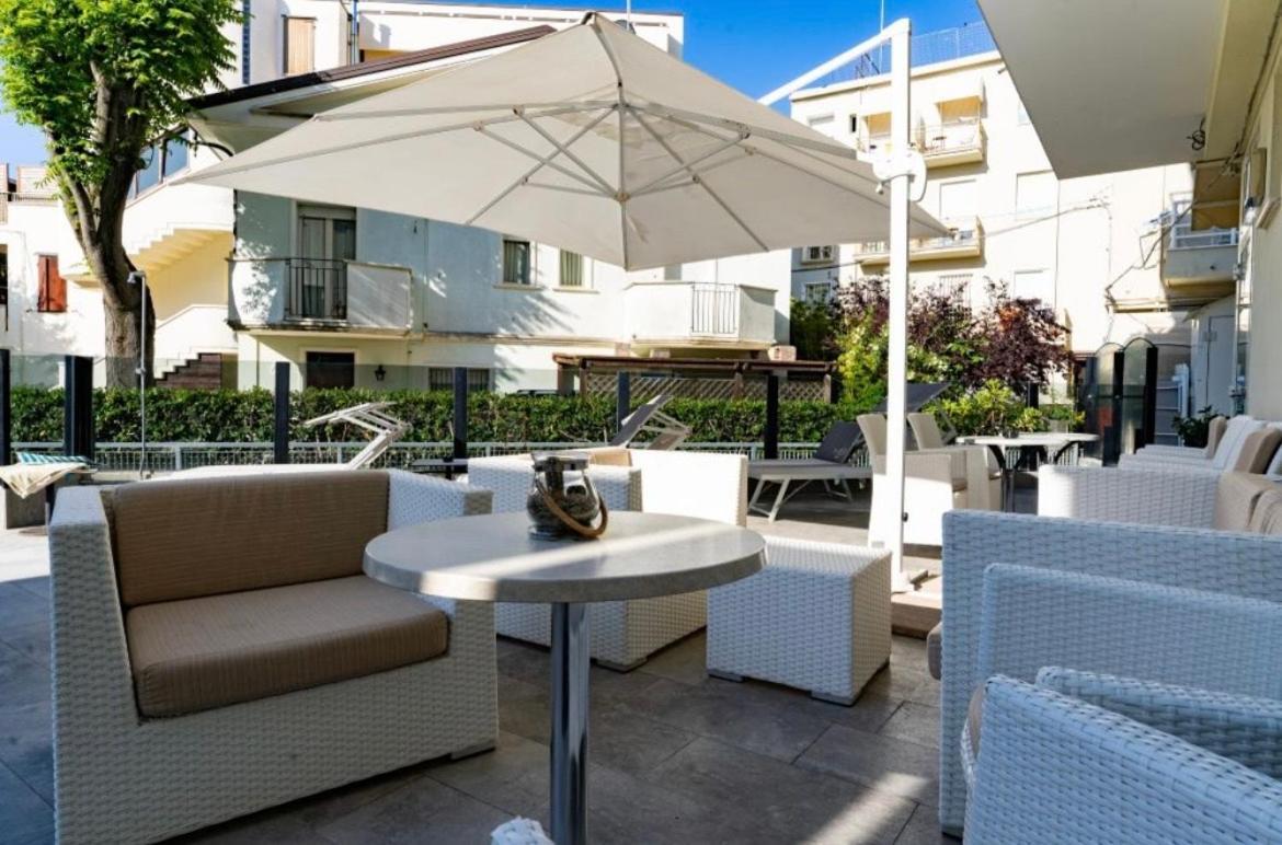Hotel Bellevue Каттоліка Екстер'єр фото